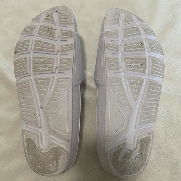 Fila slides - Picture 6 of 9